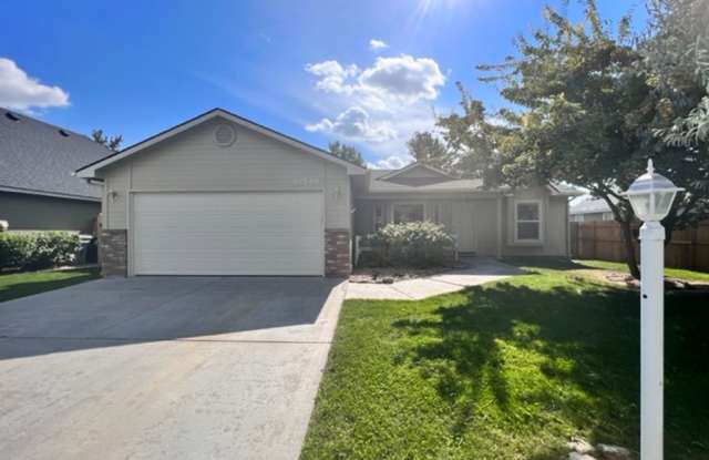 Gorgeous 4 bedroom 2 bathroom Home in the Heart of Star photos photos