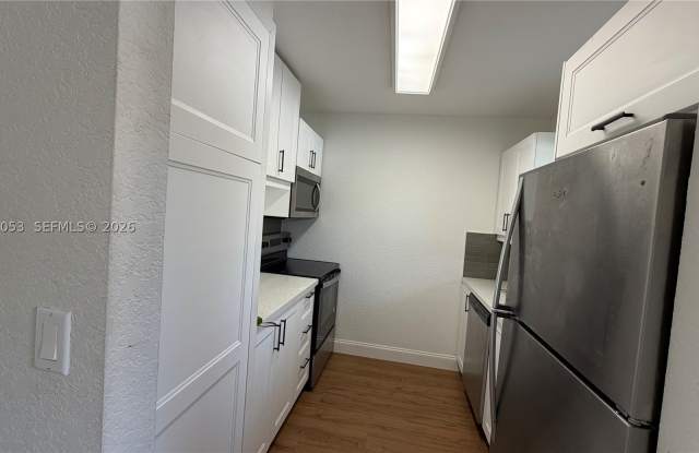 11477 NW 39th Ct Gallery 4