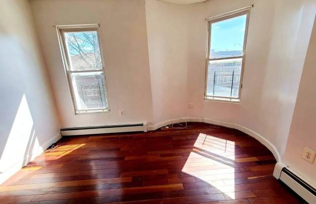 727 E 213 St Gallery 3