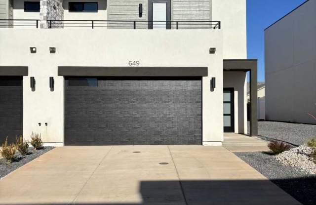 Beautiful Crimson Park Townhome - END UNIT photos photos