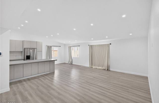 5270 Sepulveda Boulevard Gallery 4