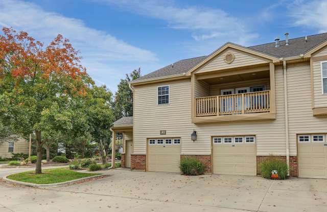 Beautiful 2nd-Floor Condo with Vaulted Ceilings, Private Balcony & Attached Garage Gallery 4