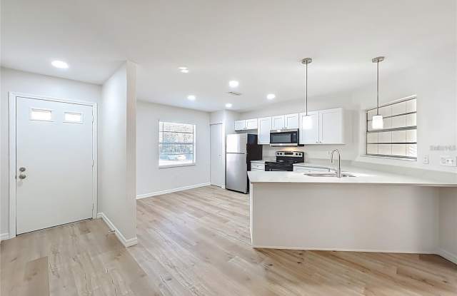 201 FERN COURT Gallery 2