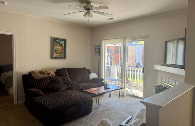 Comfortable 2-Bedroom Condo in Blacksburg Gallery 1