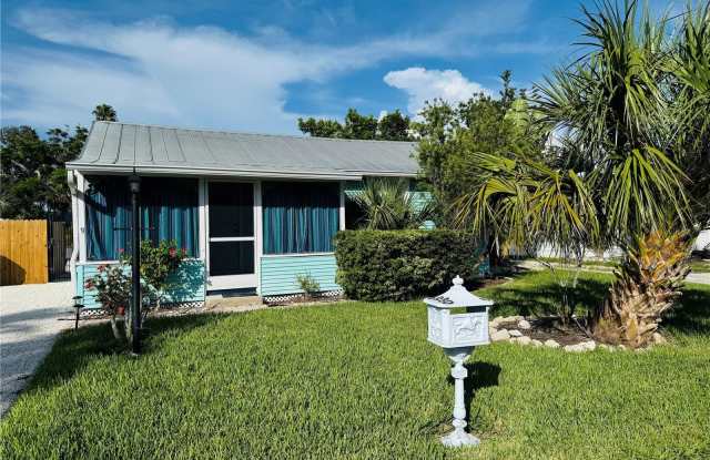 6980 POINSETTA Gallery 1