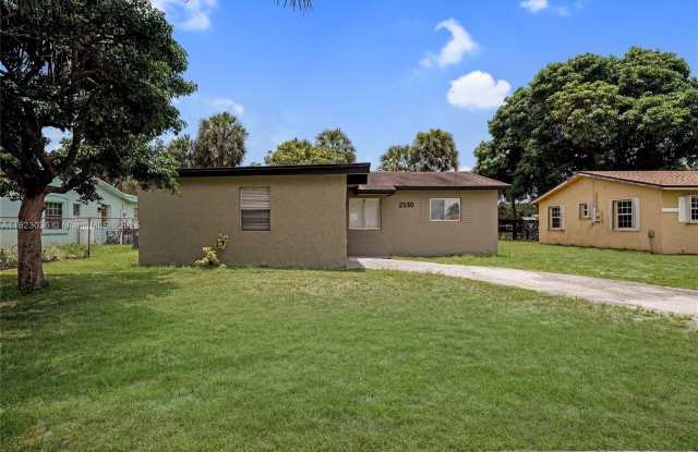 2530 NW 26th Ave photos photos