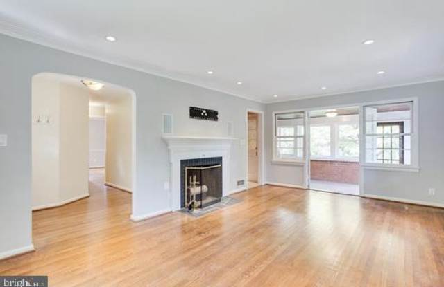 7805 MOORLAND LANE Gallery 4