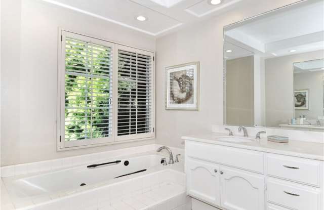 19275 Meadowood Circle Gallery 4