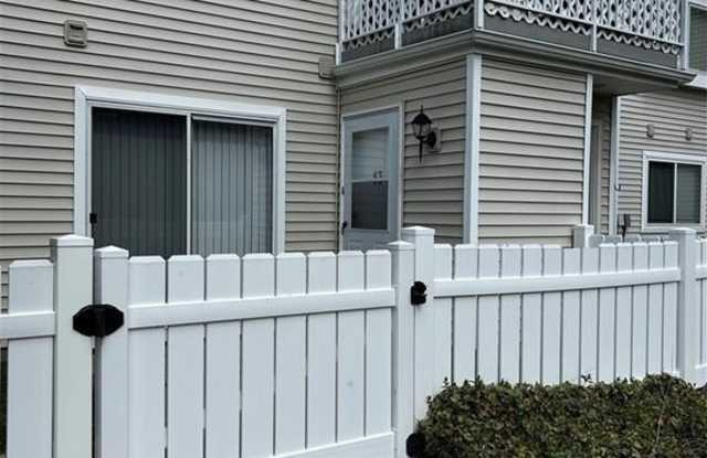 13 Sweetgum Lane Gallery 3