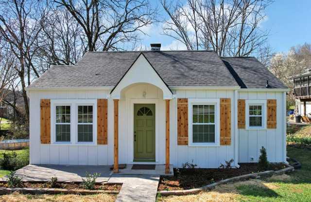 Charming 2 Bedroom Home with Fenced Yard in North Chattanooga! photos photos