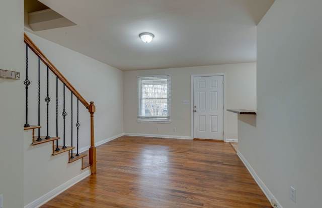 3bed 2bath West End Duplex Gallery 3