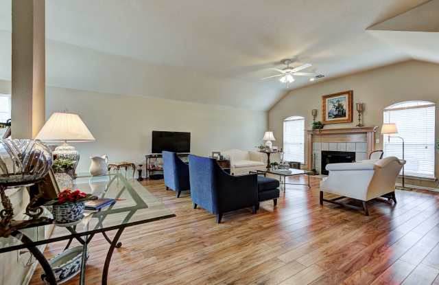 4504 Saratoga Drive Gallery 2