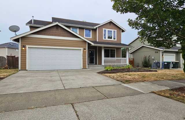 Large 4 Bed Home in Yelm photos photos