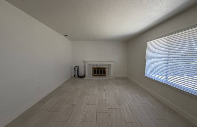 15176 Oakwood Lane (new) Gallery 3