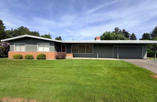 Country like setting! Spacious 3+ bed/ 1.5 bath house with garage, large yard, private deck and ample living space! Landscaping provided! photos photos