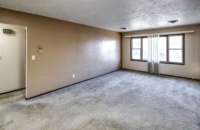 Spacious 2-Bed and 1-Bath Apartment! photos photos