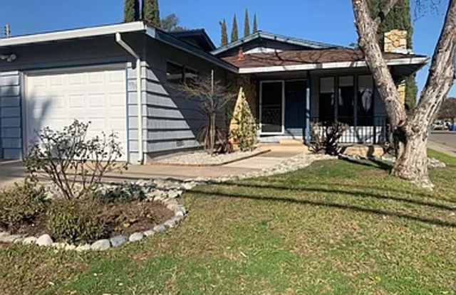 All New Inside Beauiful 2 Bedroom 1 Bathroom, Large Yard Gallery 1