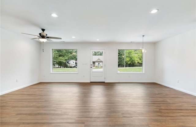 8083 Beachwood Drive Gallery 4