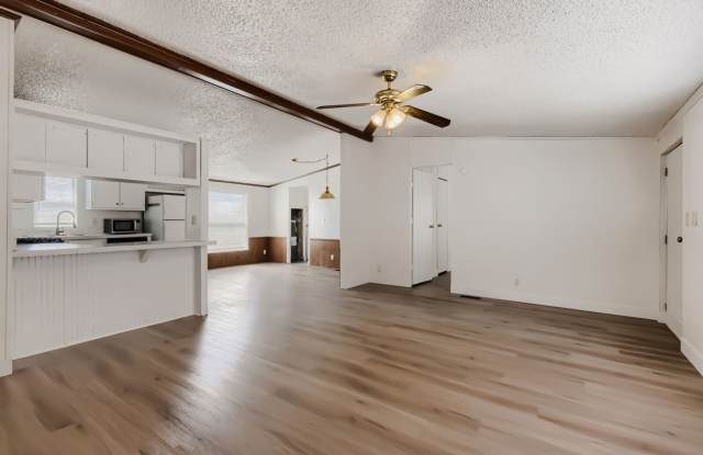 Fresh & Modern 3-Bedroom Home with Huge Backyard! Gallery 4