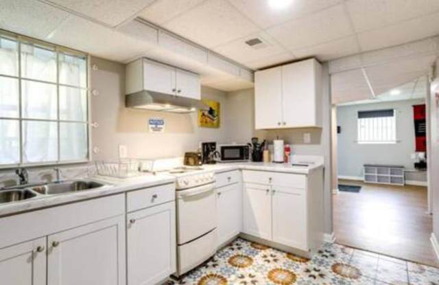 Room in 2 Bedroom Home at Bolingbrook Dr Gallery 3