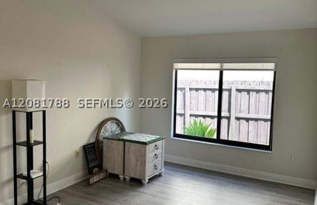 1537 SE 20th Ter Gallery 4