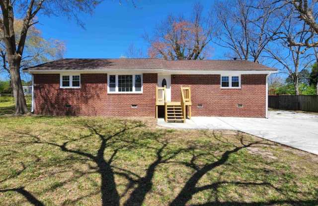 Charming 4-Bedroom Ranch Home near Southlake Mall photos photos