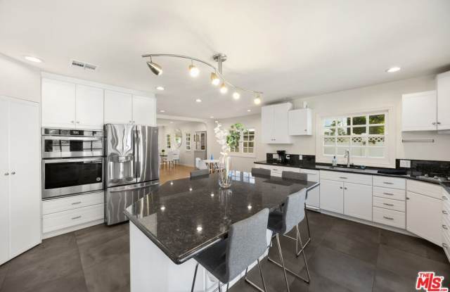 150 N Gardner St photos photos