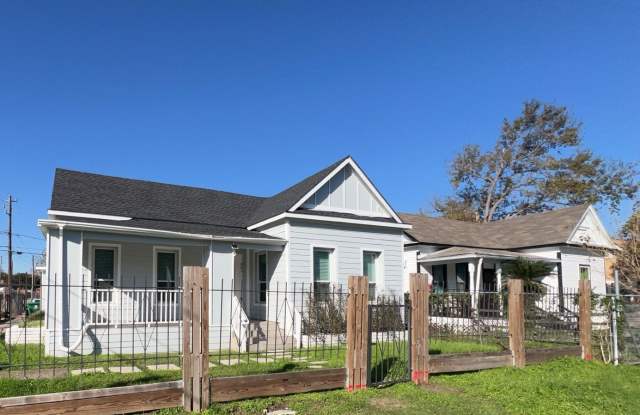 401 Walton St SECTION 8 ACCEPTED!!! ***Ask about our No Cash Security Deposit Option*** - 401 Walton Street, Houston, TX 77009