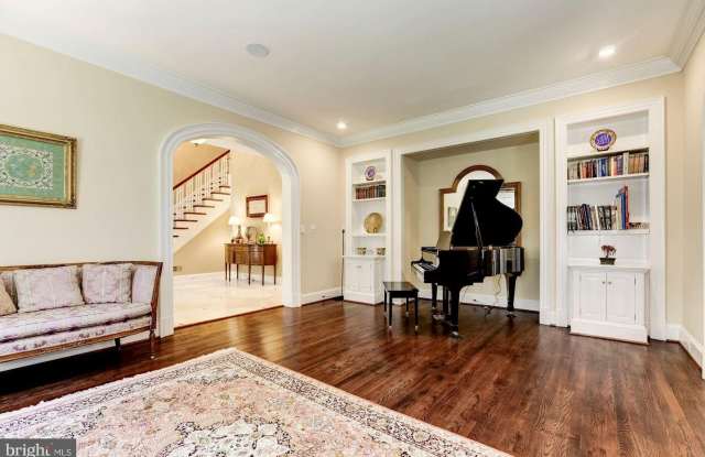 9909 AVENEL FARM DR Gallery 4