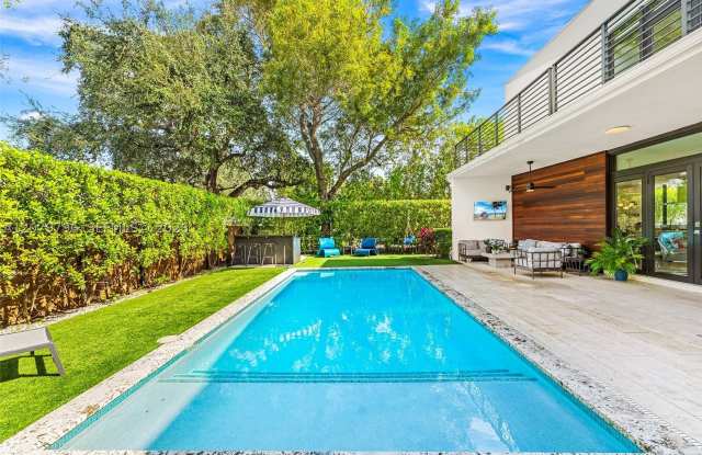 8611 Arboretum Ln Gallery 2