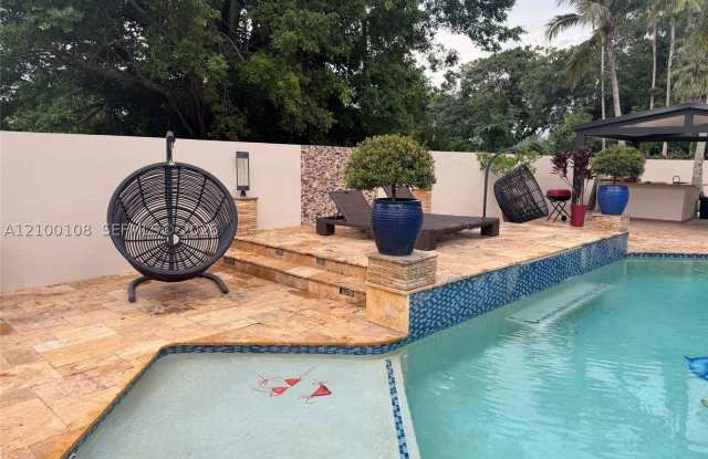 15240 Laurel Ln S Gallery 3
