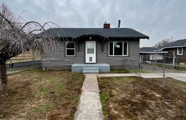 1013 S 9th Avenue - Yakima WA - 1013 South 9th Avenue, Yakima, WA 98902
