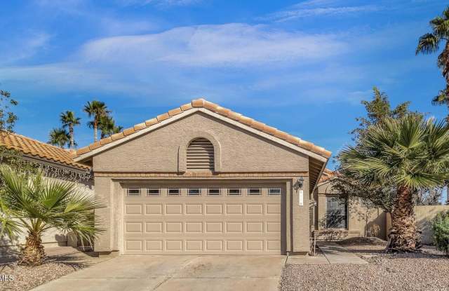 4110 E WOODLAND Drive Gallery 3