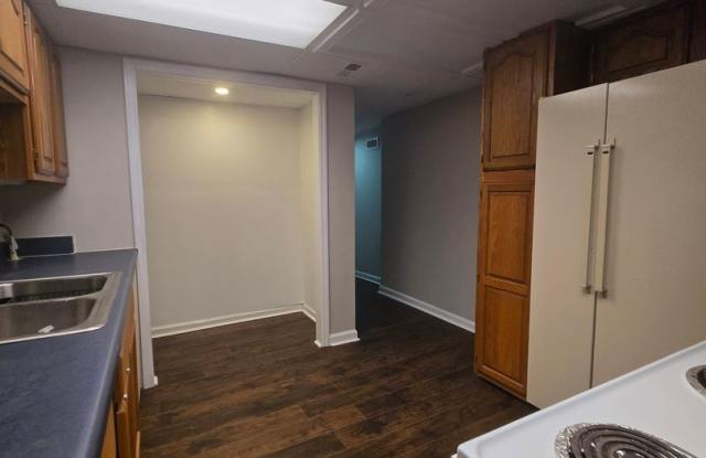Spacious Townhouse in the Heart of Johnson City - $2,300/Month Gallery 1