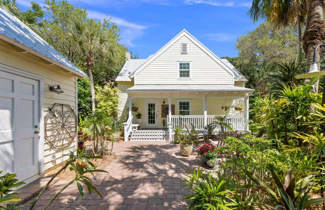 1240 Palmetto Court - 1240 Palmetto Court, Wabasso Beach, FL 32963