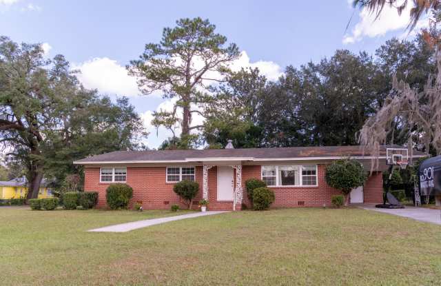 3-Bedroom Brick Home for Rent – 901 White Ave, Live Oak, FL photos photos