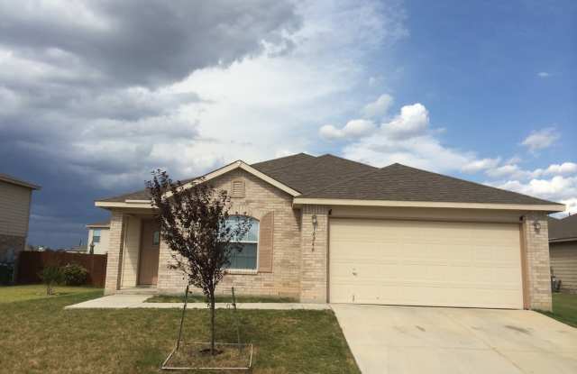 Welcome home to 16246 Stallion Ranch! - 16246 Stallion Ranch, Selma, TX 78154