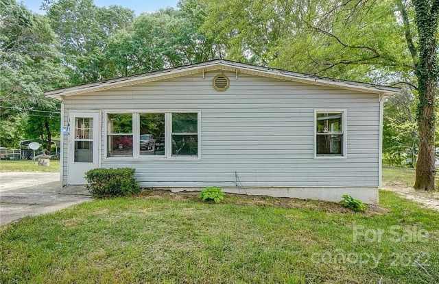 Room in 5 Bedroom Home at Hart St photos photos