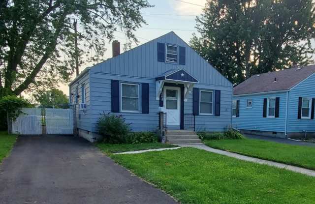 Update 2 bed with nice fenced yard - 8348 Gordon Drive, Highland, IN 46322
