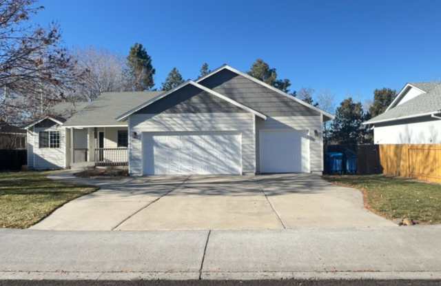 3 Bedroom / 2 Bathroom in NW Redmond OR photos photos