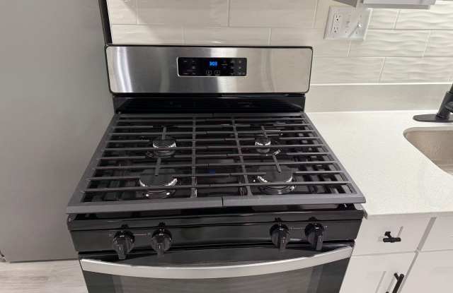 Marblehead Gallery 3