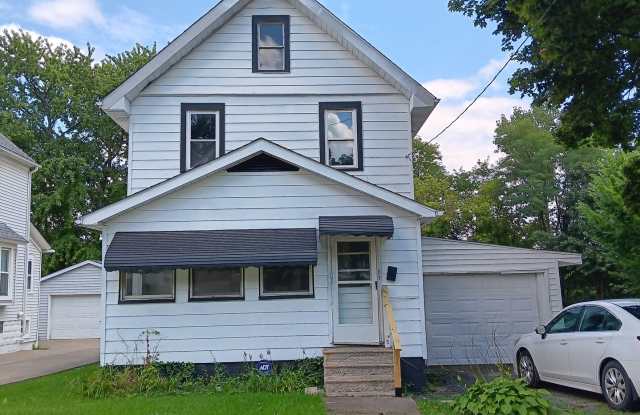 3 Bedroom, 2 Bath on Corner Lot Gallery 1