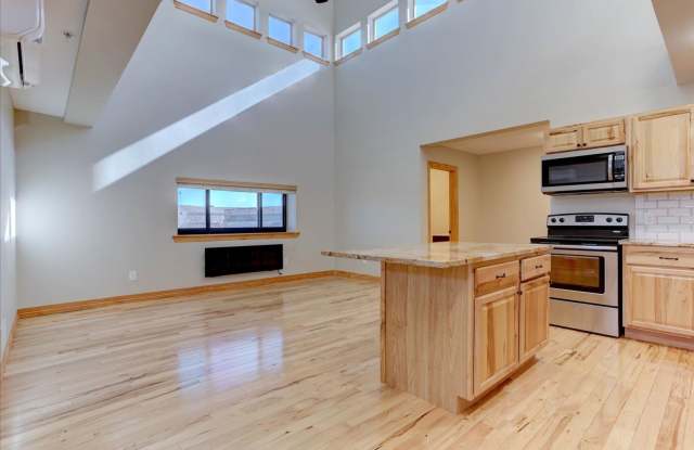 Caretaker Unit Available, Utilities Included, Mountain Views! Gallery 4