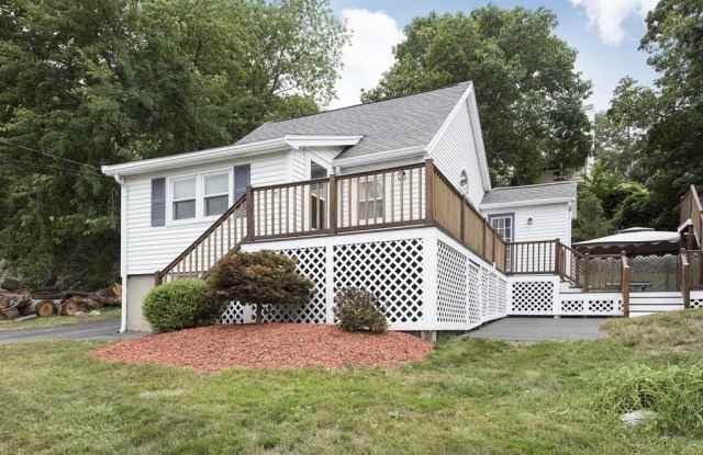 75 Saugus Ave photos photos
