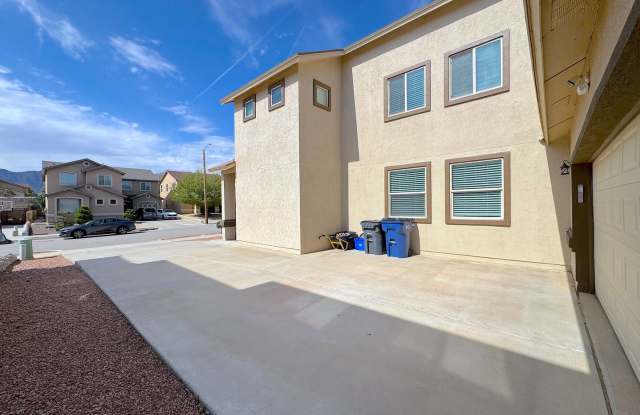 Sandstone Ranch Estates 4 bed/2.5bath with Refrig A/C and bonus Loft and Office! Gallery 4