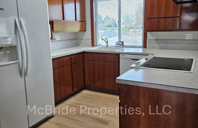 2590 N Maple Ct Gallery 3