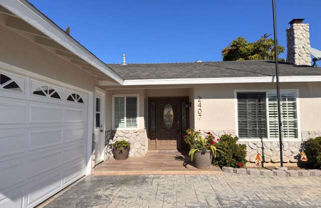 Updated 3-Bed Home with Oversized Garage  Huge Driveway photos photos