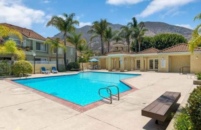 Gated Private End-Unit 2+2 Condo at Camarillo Springs Gallery 4