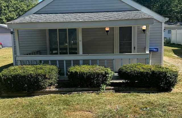 Home for Rent with 2 Bedrm and a Detached Garage photos photos