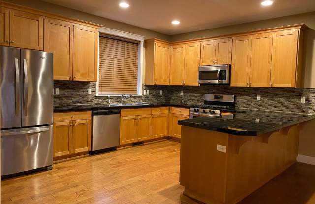 4 Bedroom Townhouse in Hood River Gallery 3